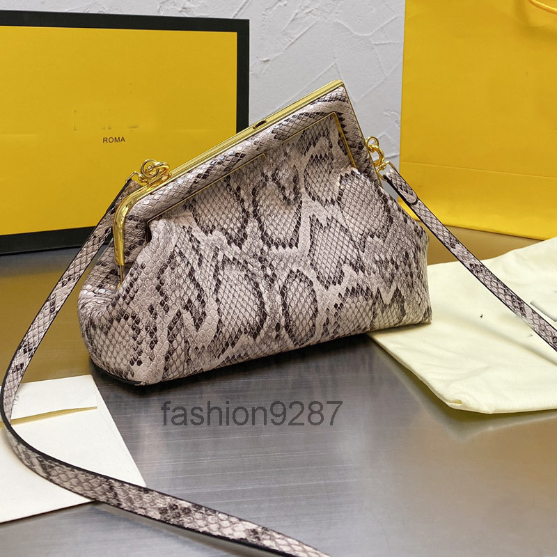 

Women Handbag Purse Dinner Clutch Hand Bag Shoulder Crossbody Bags Genuine Leather Fashion Metal Clasp Golden Hardware Winter Handbags Wallet Removable Strap 2022