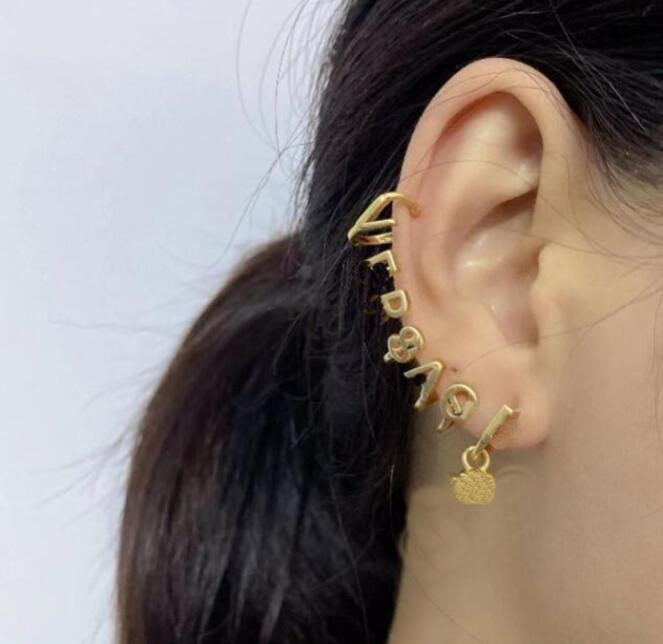 

Luxury Designed letter Ear clip Earrings Ear Cuff Banshee Medusa Head Portrait 18K Gold Plated Women's Tassel Earring Designer Jewelry ty53