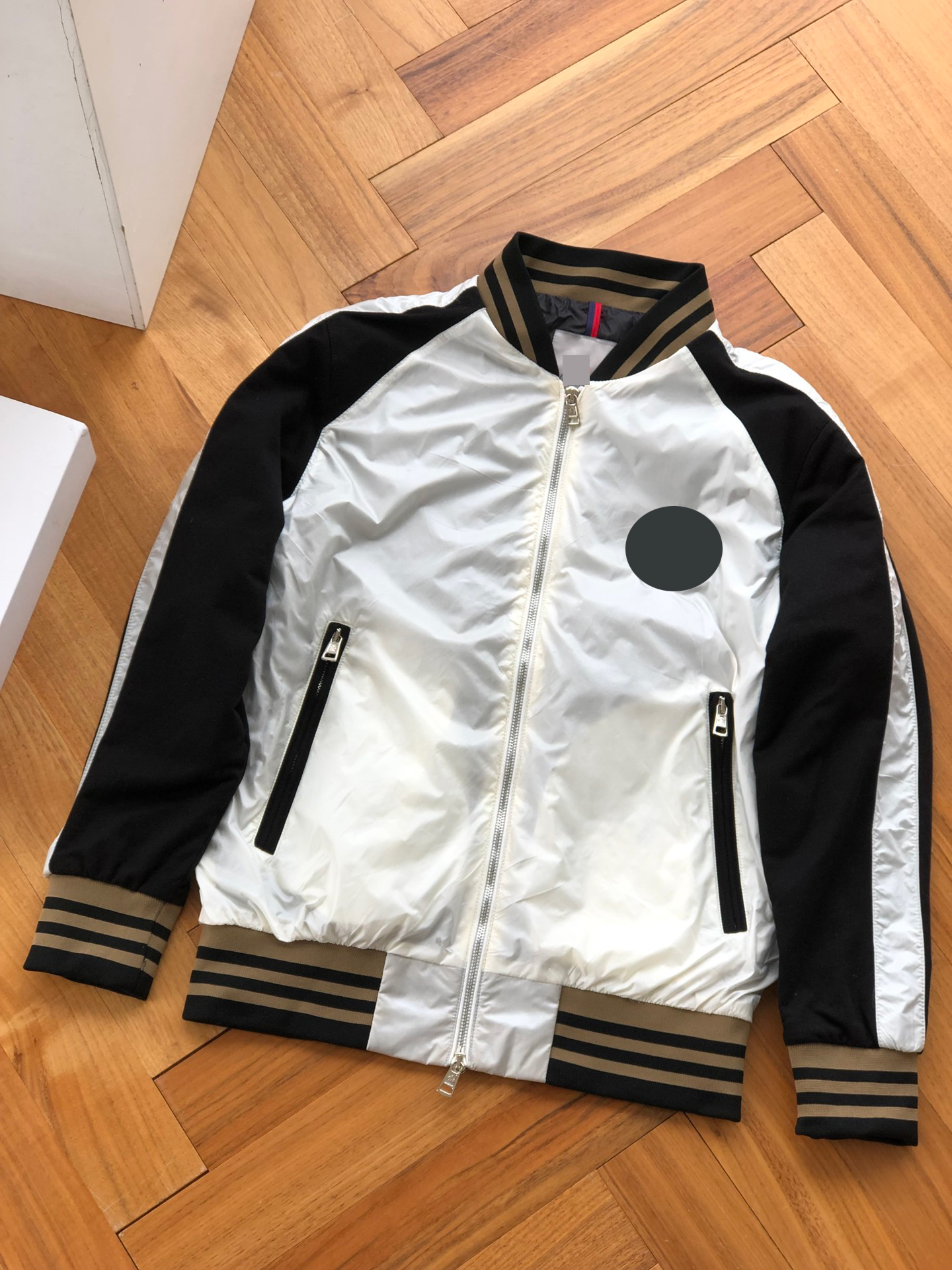 

Designer Mens Jackets Clothing France Brand Bomber Windshield jacket Europe and American style Outerwear coat Fashion hombre Casual Street coats MO1, Not for sale products/no ship