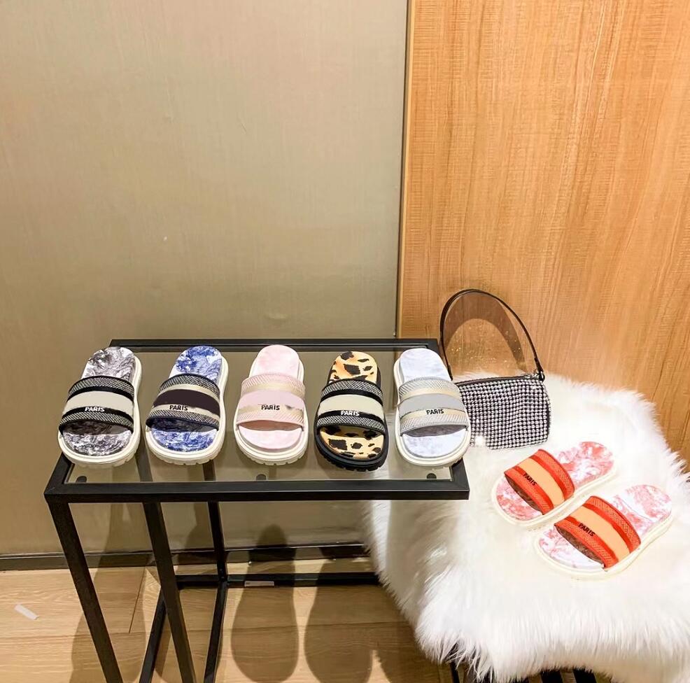 

Womens Thick-Soled Leopard Slippers Luxury Embroidery Sandal Summer Leisure Outdoor Sandy Beach Sandal Designer Women Flip-Flops Slipper, Not for individual sale