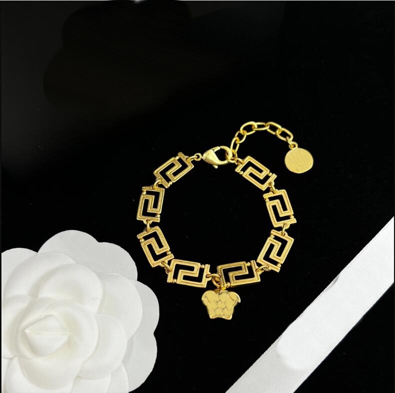 

Fashion Basilisk Medusa card women Bracelet Necklace Stud Earring sets Brass 18K gold plated ladies Designer Jewelry Va-M8, Golden