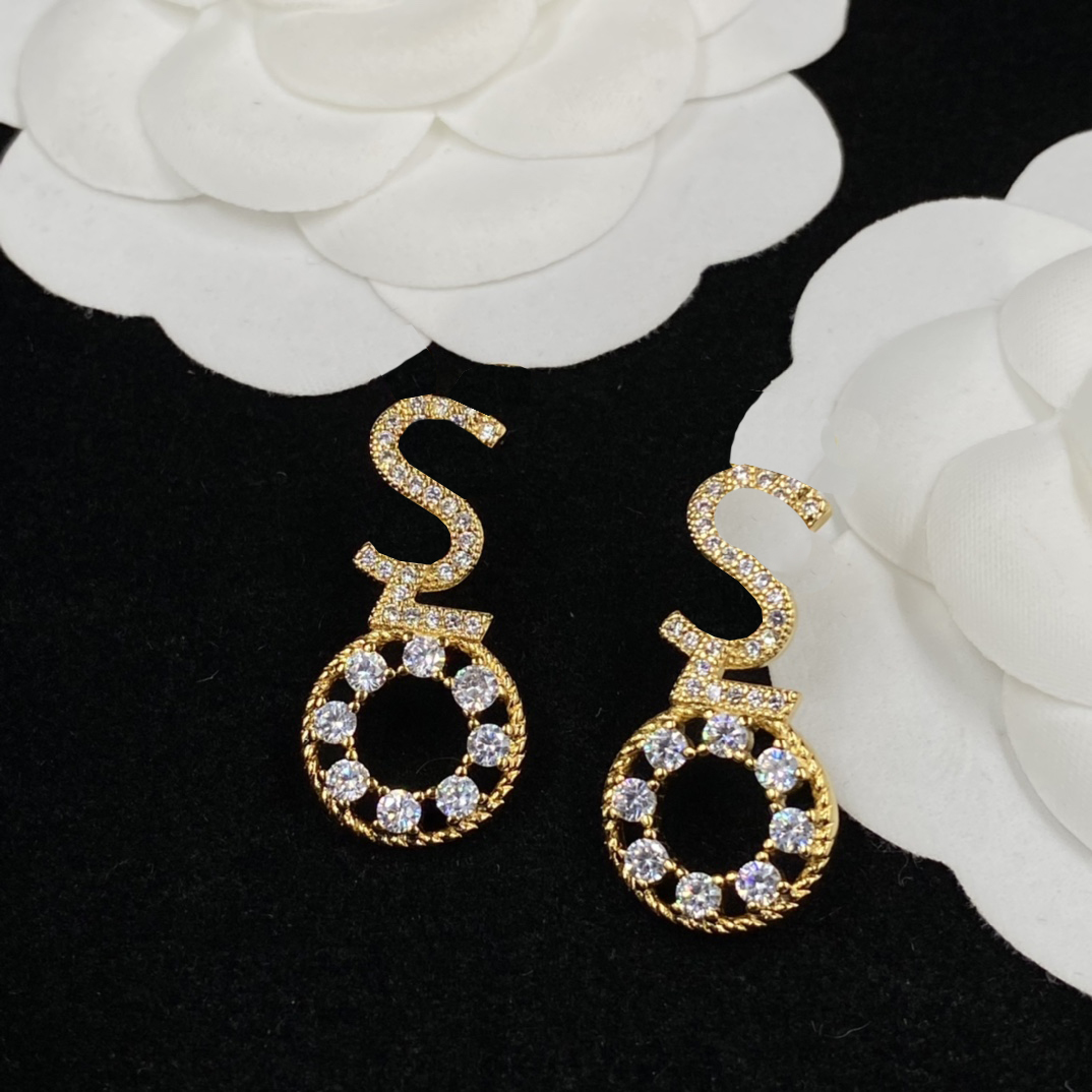 

Glittering Rhinestone Charm Earrings Diamond Circle Letters Eardrops Crystal Round Exquisite Ear Studs With Box