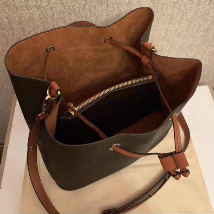 Hot Luxurys Designers Sacs à bandouliers Baux de fleur Poss à feu Femmes Femmes Tote Brand Sac à main en cuir authentique Sac à bandoulière