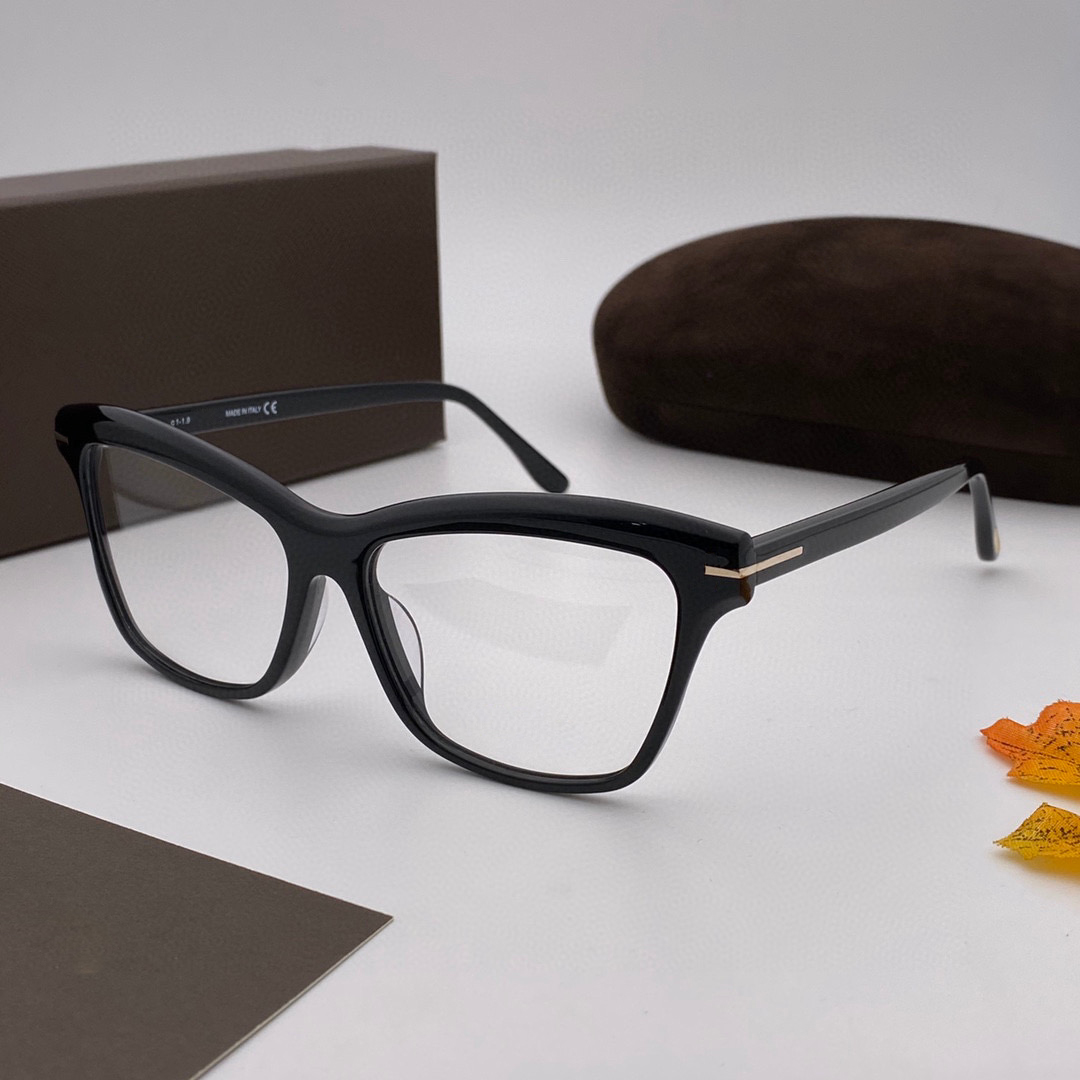 

Womens Eyeglasses Frame Clear Lens Men Sun Gasses Fashion Style Protects Eyes UV400 With Case 5619