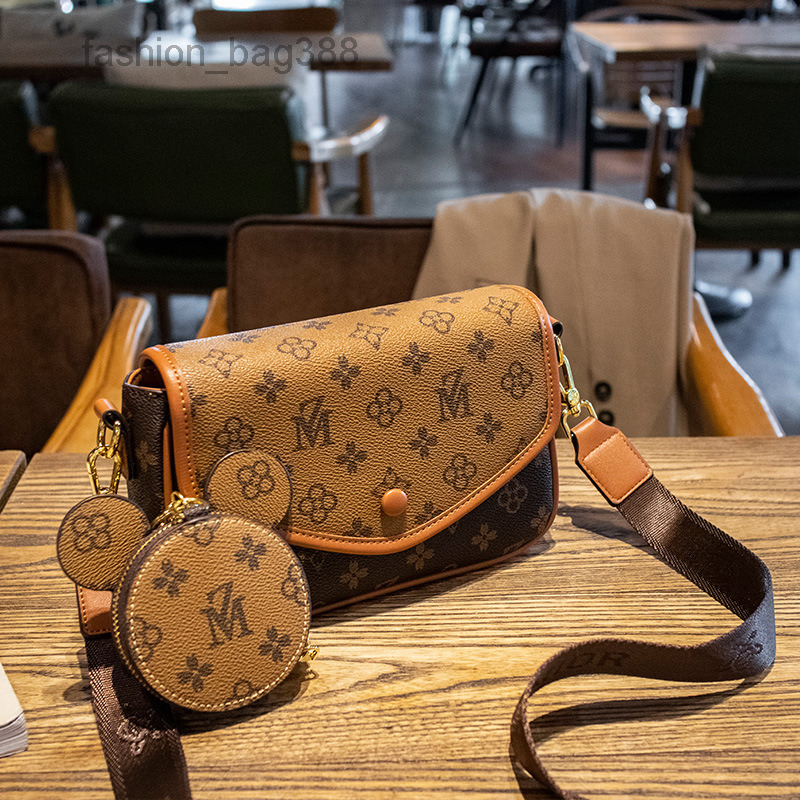 

Evening Bags Womens Bag New High-Grade Shoulder Bag Ins Crossbody Change Packet Fashionable Stylish Printed Small Square Bag, Coffee