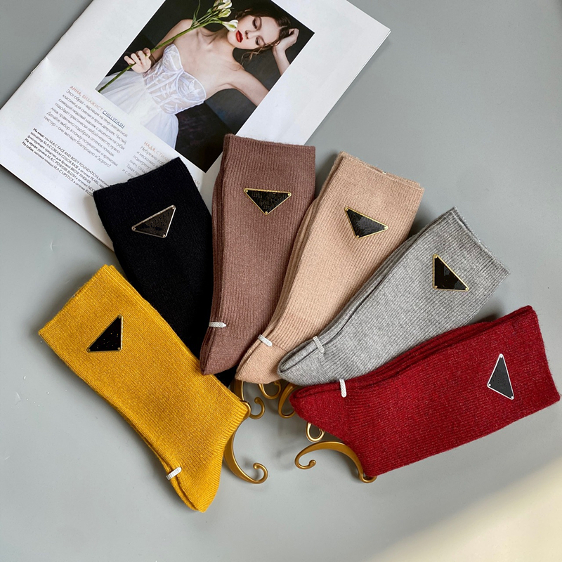 

Designer Women Socks Textile Luxury Brand Leather Triangle Letters Long Socks For Autumn Winter Soft Warm Cashmere Sock Comfortable Stockings, As the picture