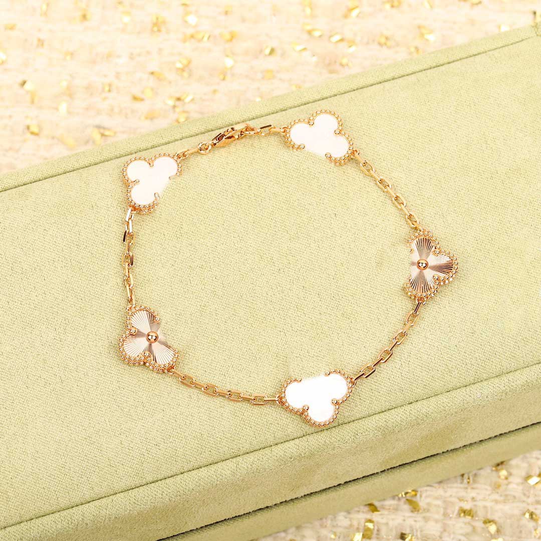 

S925 Silver charm pendant necklace with white shell beads in 18k rose gold plated have box stamp PS7196A