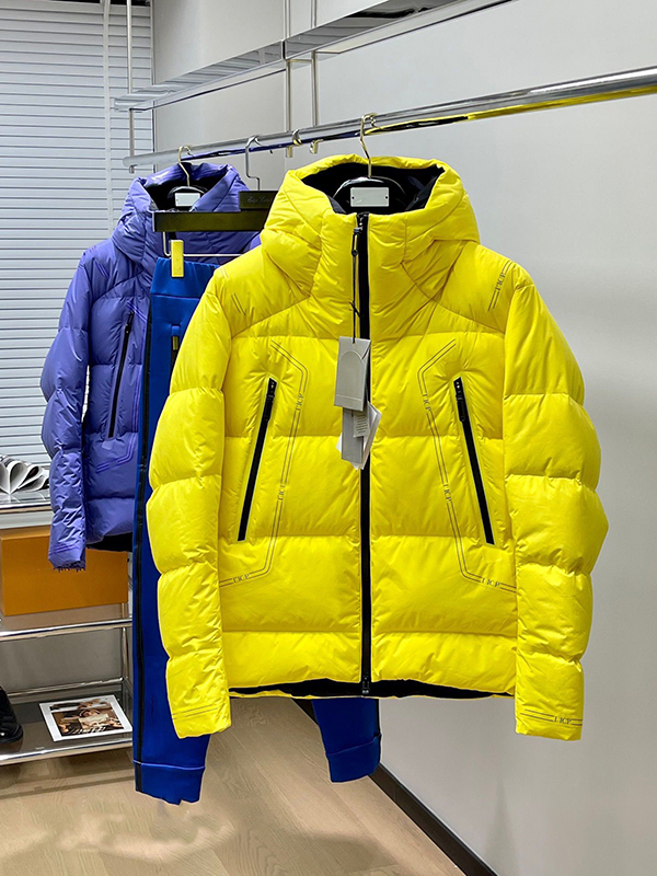 

2022 Jacket Men Waterproof Hooded Breathable Casual Outwear Windbreaker Mountain Raincoat Multi-Funcitional Bread Paris Coat, Yellow