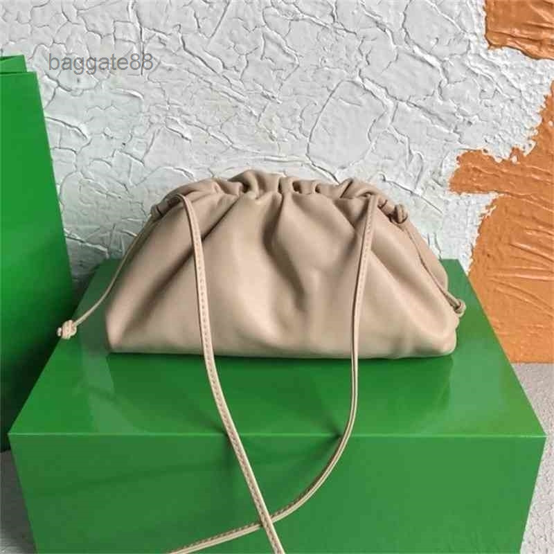 

Bag Bags Same bottegas Luxury Brand Venetas 2023 Song Cloud Leather Underarm Women's Single Shoulder Messenger Dumpling P8FZ, New milk tea color trumpet