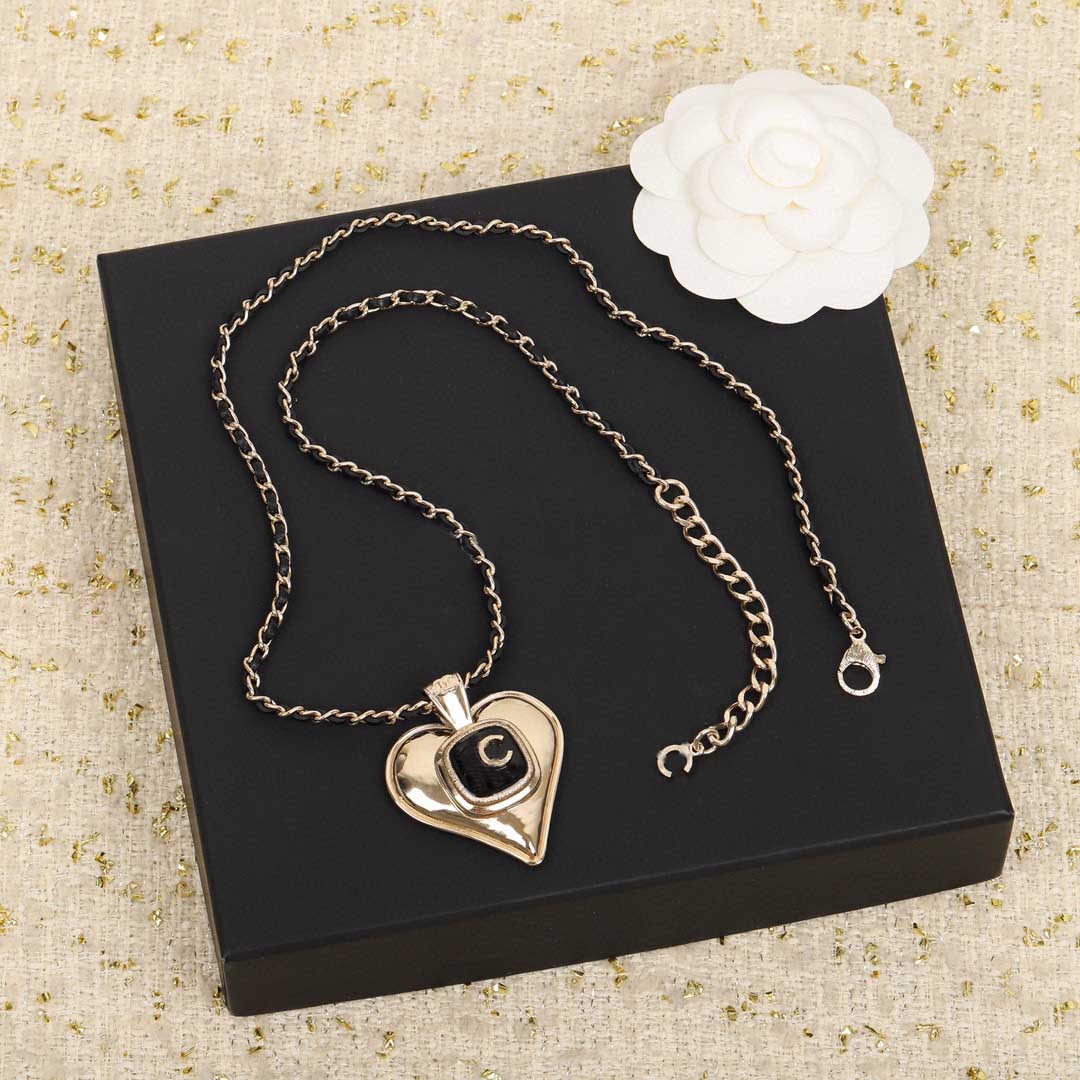 

Luxury quality Charm heart shape Long chain pendant necklace with black genuine leather design have box stamp PS7210A
