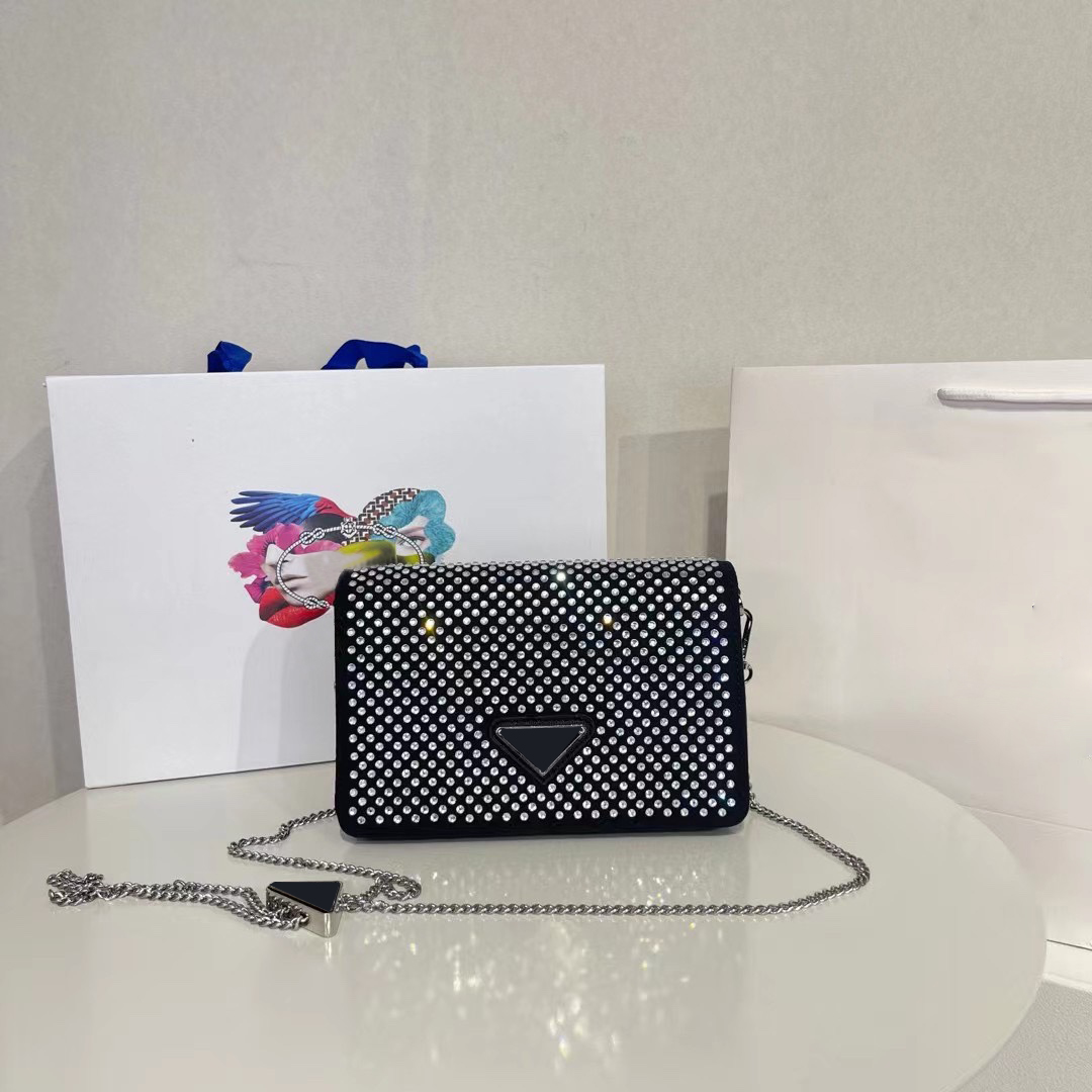 

Shiny Cross Body Bag Mini Coin Purse Crystals Women Chain Shoulder Bag Wallet Triangle Handbags Rhinestone Designer Bags Crossbody Purses, Black