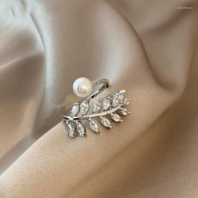 

Cluster Rings 2022 Korean Fashion Leaf Pearl Ring Temperament Simple Versatile Open Elegant Women's Jewelry
