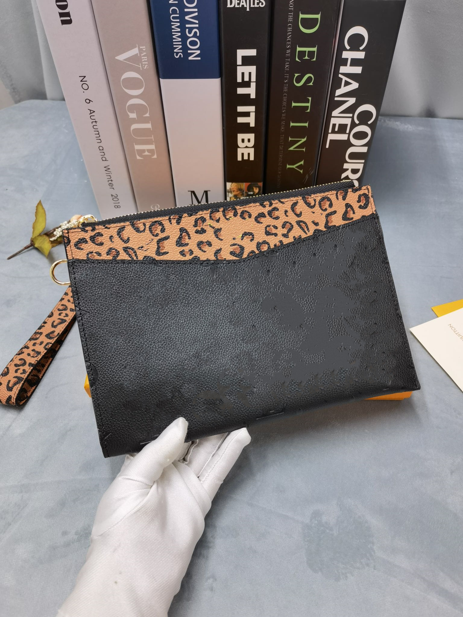 

Genuine Leather women Clutch Bags Classic wild With box Ladies luxury bag city handbags designer handbag purse mini pochette Embossing Mobile phone bag, Fuchsia embossing