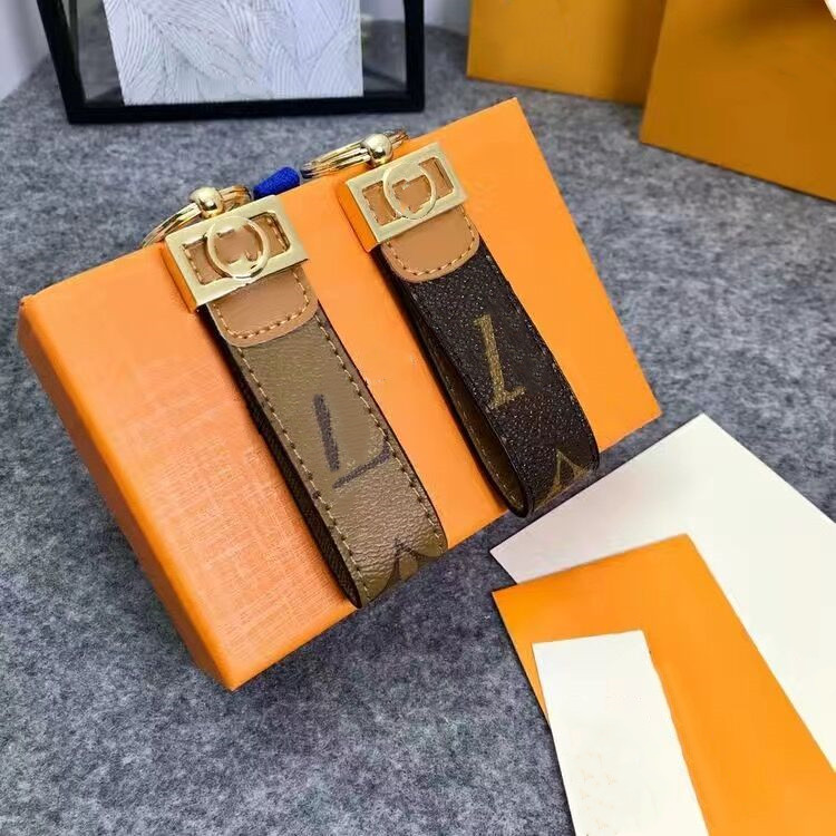

Fashion Key Buckle Car Keychain Handmade Leather Keychains Men Women Bag Pendant Accessories 9 Color