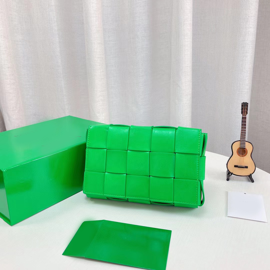 

Woven bag pillow Clutch Fashion women CrossBody Handbag 2023 top Quality luxurys designers Lady Bag Clutch Ladies Shoulder purse Handbags letter wallet Knitting, No bags