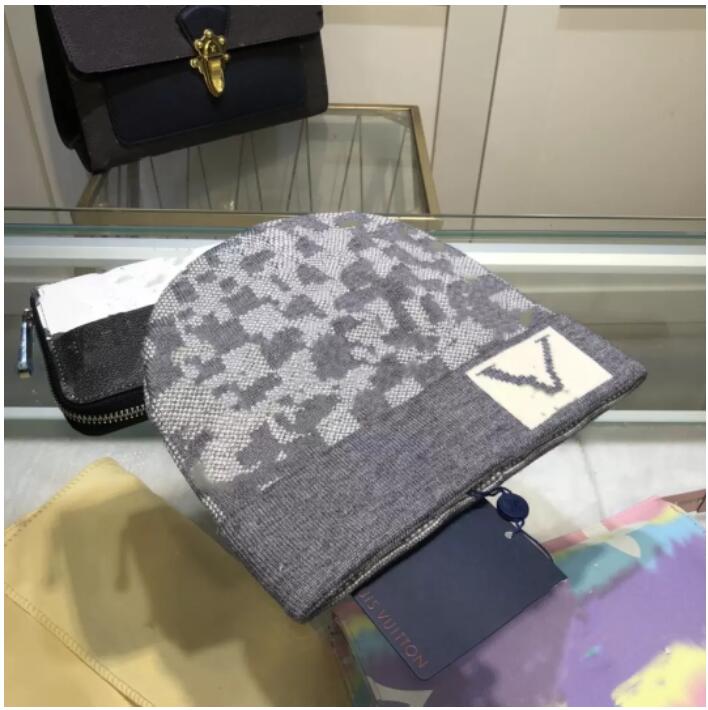 

2022 classic designer autumn winter hot style beanie hats men and women fashion universal knitted cap autumn wool outdoor warm skull caps, Ivory