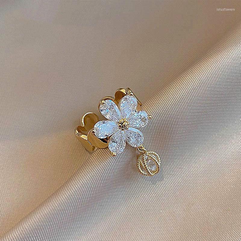 

Cluster Rings South Korea Exquisite Water Drop Petal Ring Fashion Temperament Versatile Open Female Jewelry