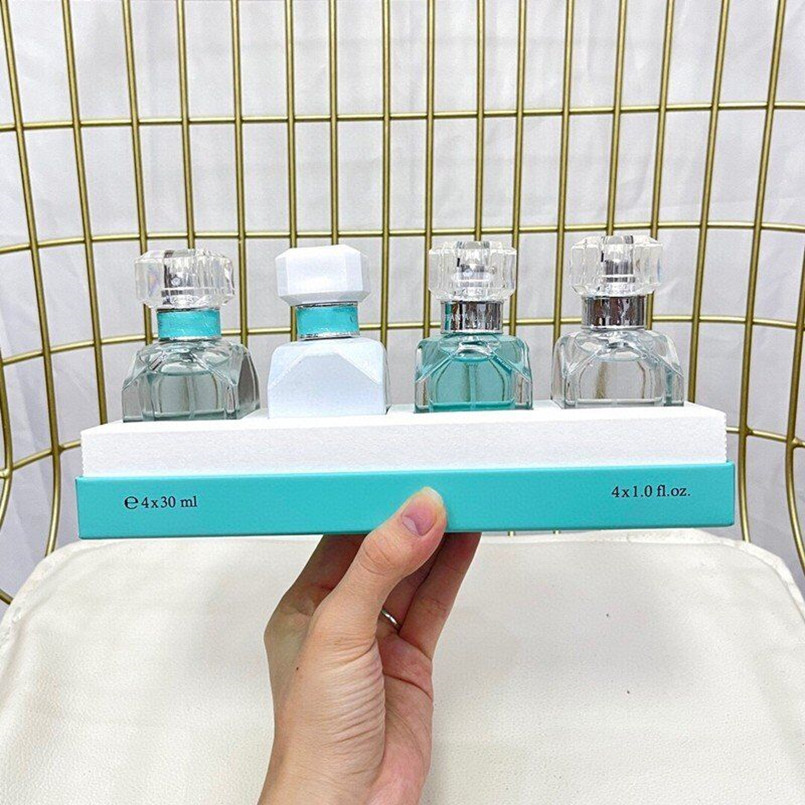 En stock, marque de luxe Femmes Perfume de 30 ml avec 4pcs 3pcs Set Eau de Parfum Sodeur durable Edp Woman Cologne Spray 4 in 1 Kit Boad Gift Box