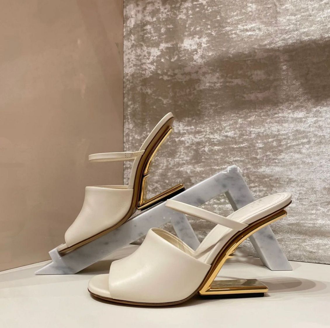 

Famous Brands First Sandals Shoes Women Open Toe Slippers & Pumps Sculptural F-shaped Heel Lady Party Wdding Dress EU35-43 Shoebox