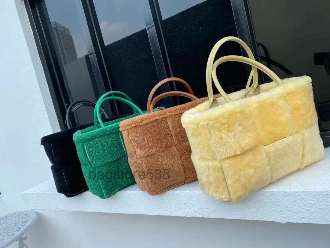 

luxury bags Classic Velvet Ho bo Knotted Bag for Winter Jodie Clutch bags goat's hair Woven Slip large Totes bag Nubuck, Tote hair green