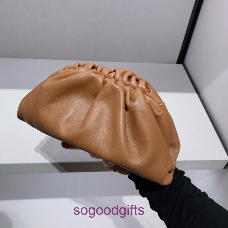 Sac de poche concepteur bottegas sacs à main femmes venetas sacs d'embrayage 2022 Nouveau am axigo même sac nuage en cuir doux cuir vache de vach