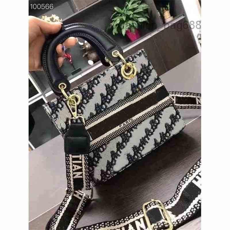 

Evening Bags High Sense Small Bag Women's Summer New Handbags Niche Design Ins Princess of Wales Fragrance Style Portable Messenger Bags