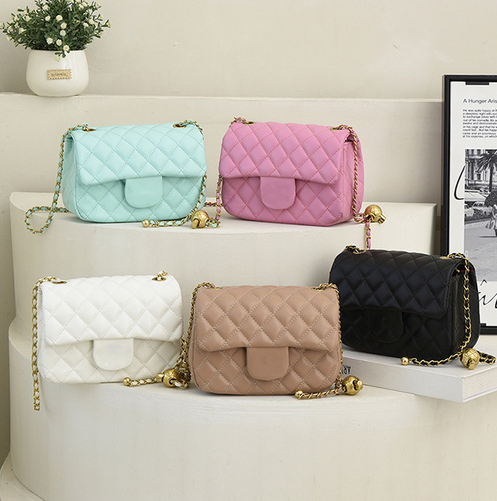 

2022 new fashion Rhomb niche shoulder bag modern versatile chain small square cross-body bag, Pink