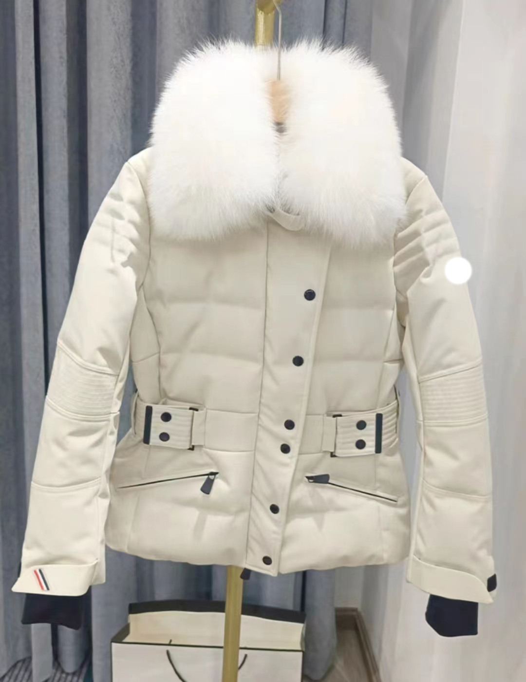 

Designer Maya Women' Down with fur collar embroidered badge down jacket women warm top clothing, Supplement (not shipped separately)