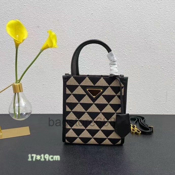 

luxury bag Designer totes shoulder bags handbags Triangle weaving Fashion women's purse cellphone case Brand designers samll corssbody bag, Size:19x10cm