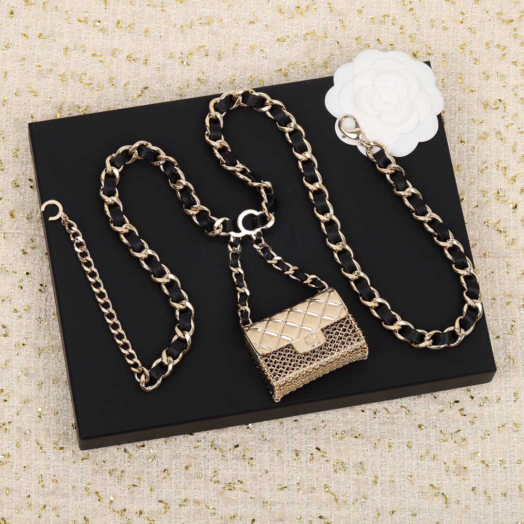 

2022 Luxury quality Charm pendant waist belt in black genuine leather with handbag and white enamel color in 18k gold plated have box stamp PS7550