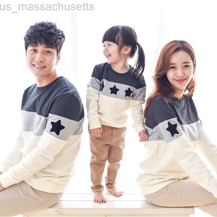 

Family Matching Outfits Look Mommy and Me Clothes Fashion Mother Father Baby Cotton Clothing Embroidery L220916