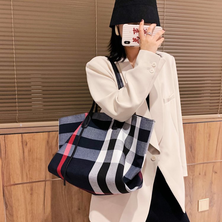 

Large capacity bag female 2021 new fashion plaid PU Oxford Tote bag western style one shoulder handbag, Black