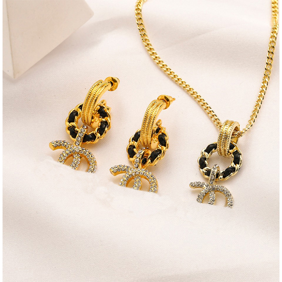 

Necklace Link Chain Designer Pendant Necklaces Choker Pendant Fashion Women 18K Gold Plated Stainless Steel Letter Statement Jewelry Accessories Adjustable