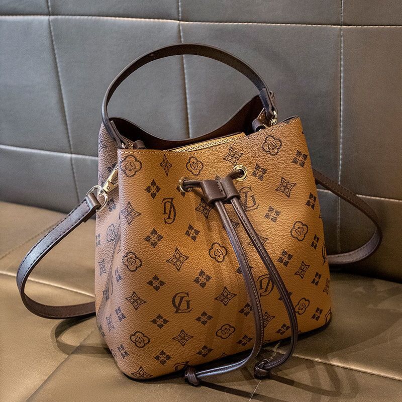 

2022 Top famous designer fashion lady bucket Bags shopping HOT shoulder high quality cross body plain letter leather top soft star totes perfect handbags women purse, Brown