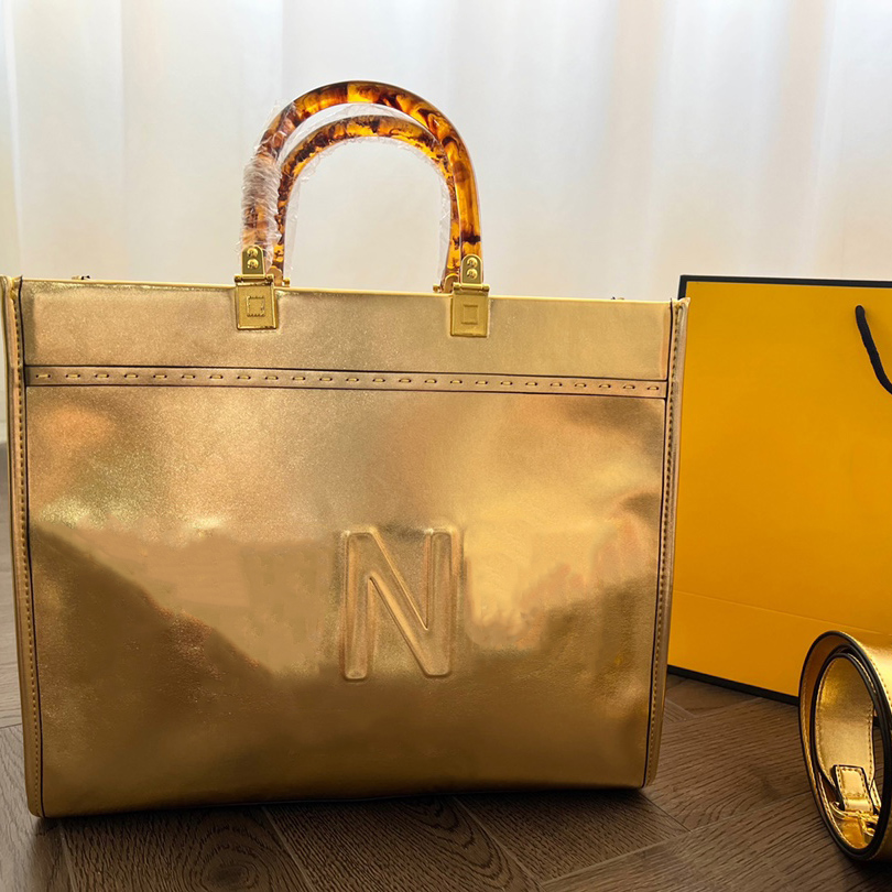 

Designers handbag luxurys women Shoulder Bags Gold silver colors reflect nobility Celebrities party Large capacity handbags purse for Girlfriend gift very good