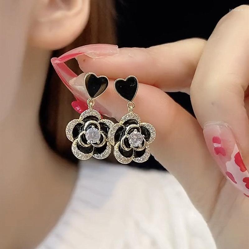 

Dangle Earrings & Chandelier Camellia Rhinestone Drop Black Heart Flower Pendant Dangler Luxury Fashion Custom Women Party Friends Jewelry G