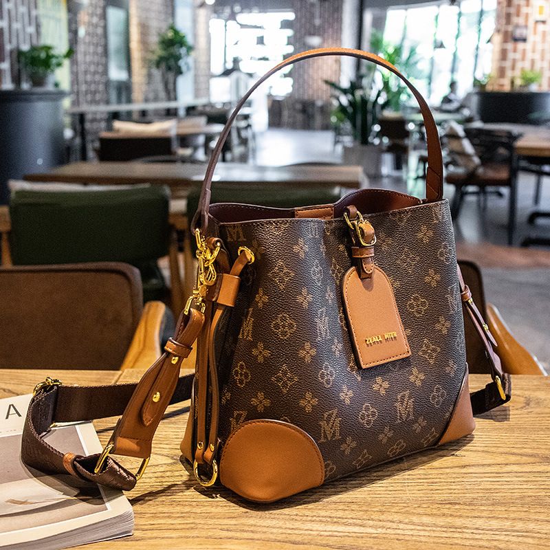 

Brand Luxury Design Vintage Bucket Shoulder Bag 2021 Purses Women's Fashion Retro Style One Shoulder Crossbody Bags Printed Handbag Tote Designers Handbags Wallets, Brown