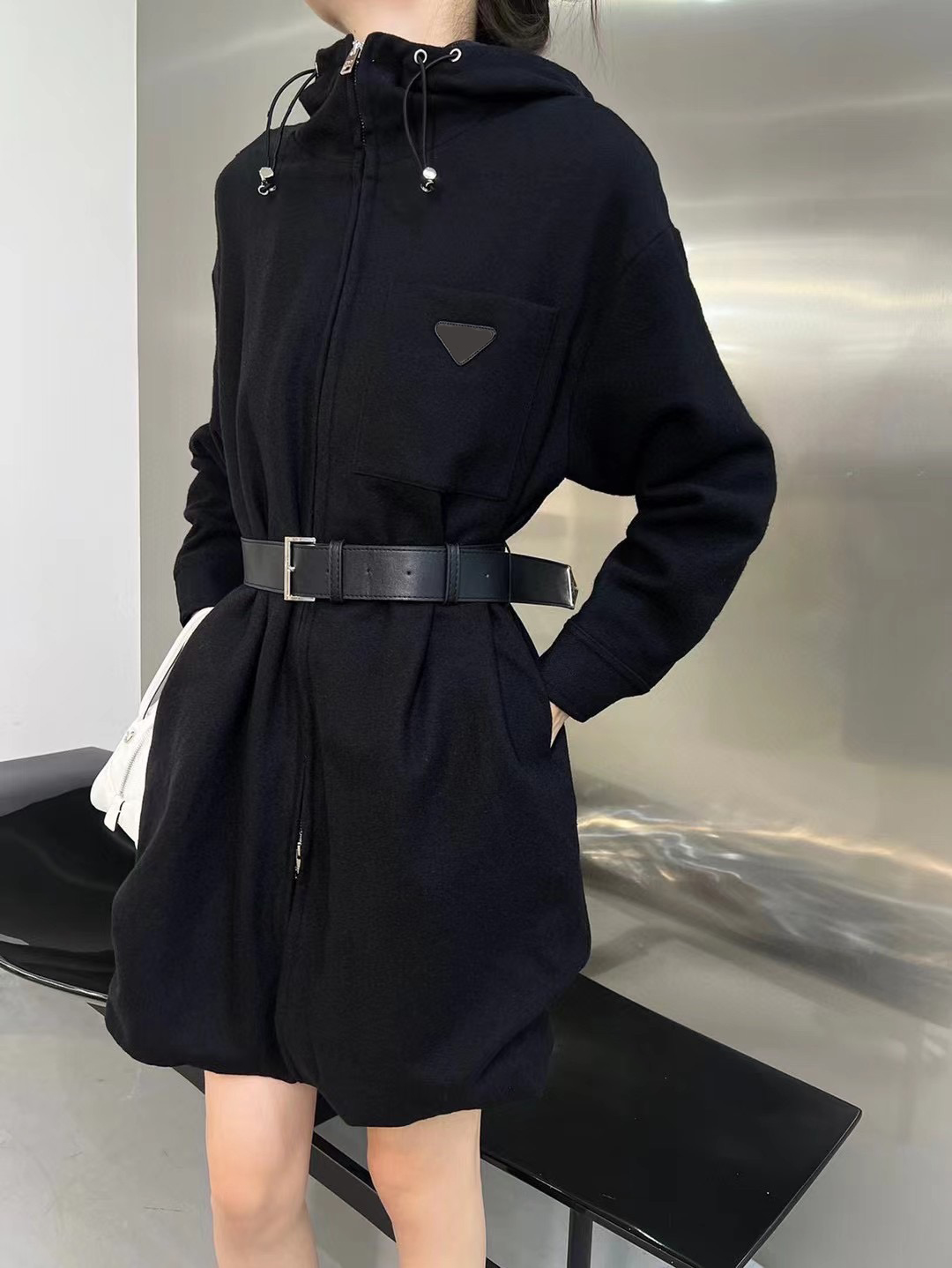 

Women's Clothing Casual Dresses Designer luxury Designer High quality CLASSIC vintagestyle hooded belt pullover short-sleeved knee-length stitching black