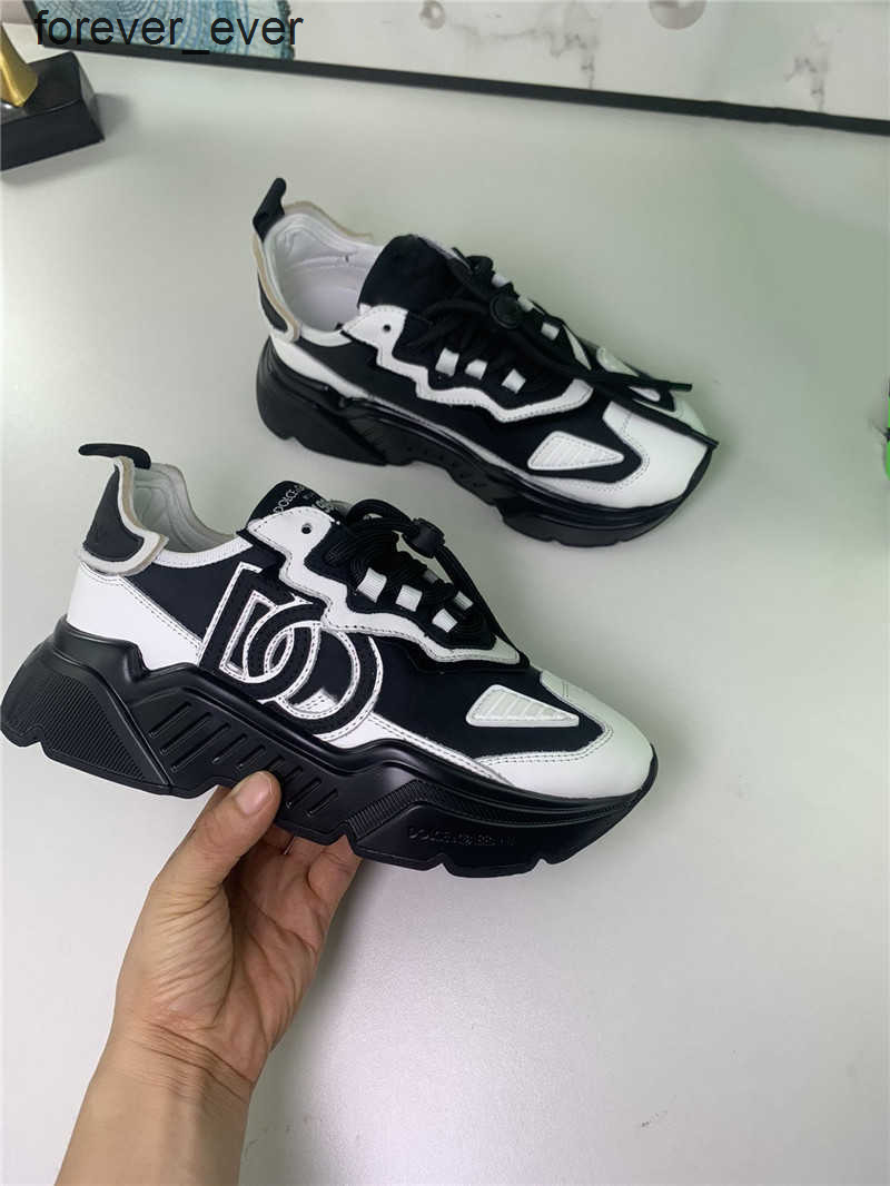 Traineurs de day maître les plus chauds Sneakers Chaussures Trainers Luxury Designer Low Top Flat Sorrento Imprimé blanc en cuir noir
