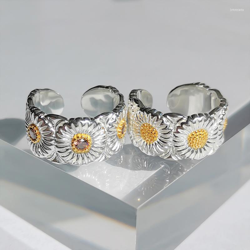 

Cluster Rings G-Dragon Same Item Small Chrysanthemum Daisy Ring Opening Adjustable Men And Women Lovers Hip Hop Jewelry Petal Crystal