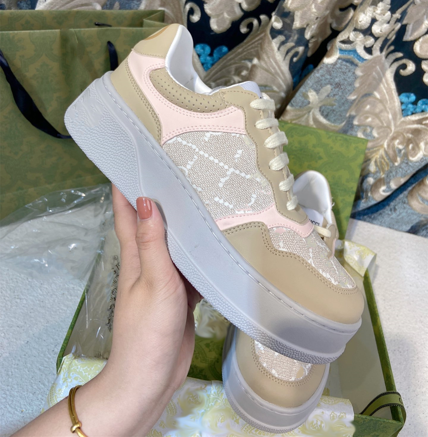 

2022 Designer Women Lace Up Sneaker Retro Embossed Fashion Leather Platform Sneaker Multicolored Genuine Embroidery Men Classic Casual Outdoor Shoe, Color 1.1