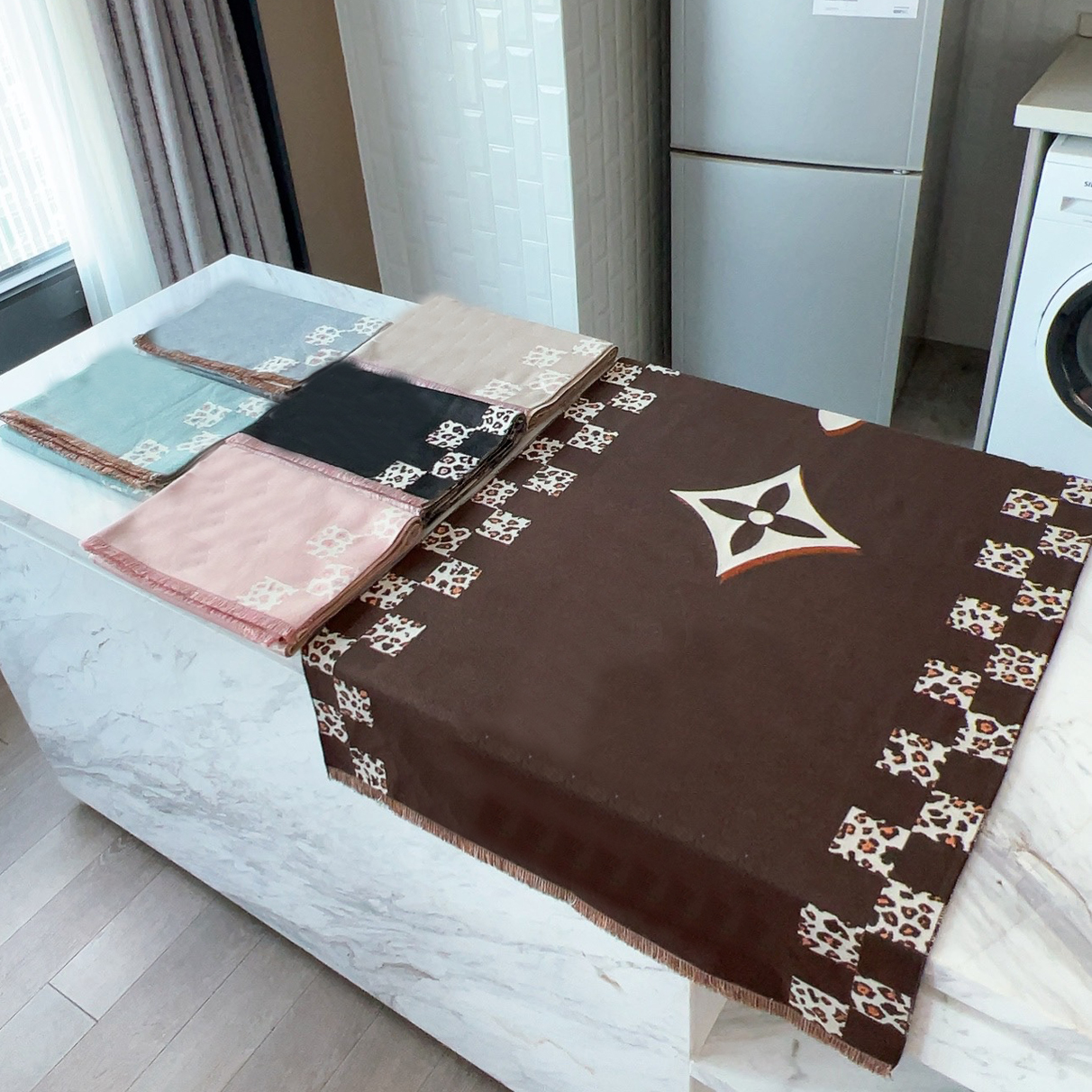 

23ss 6Colors Famous Luxury Fashion Scarves Brand Classical Letter Designer Woman Cashmere Scarf Winter Ladies Shawls Big Letter Pattern Wool Print Pashminas