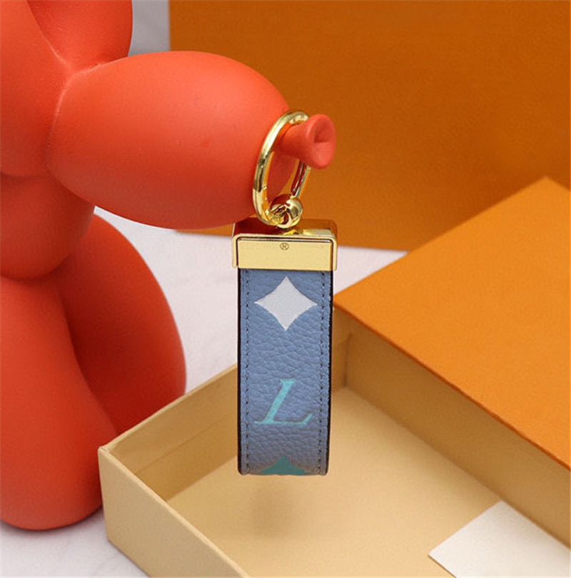 ERT Luxury Designer key rings Card Holder Exquisite Leather Keychain Zinc Alloy Letter Unisex Lanyard cute for women men Black White Metal access