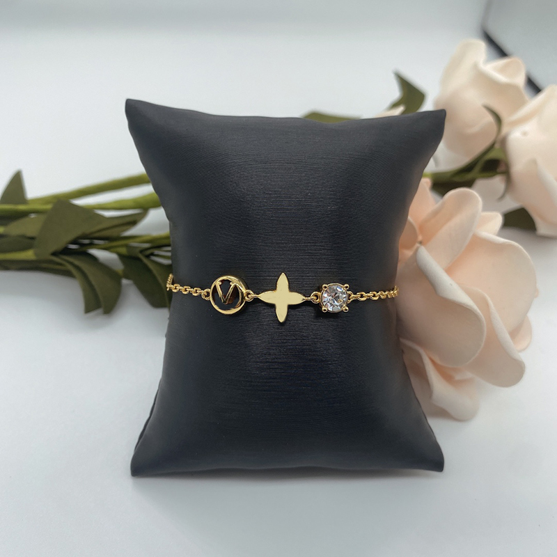 

Gold Bracelet And Pearl Necklace Set Womens Luxury Designer Simple Love Bracelet Heart Charm Jewelry Letter Necklaces, Free