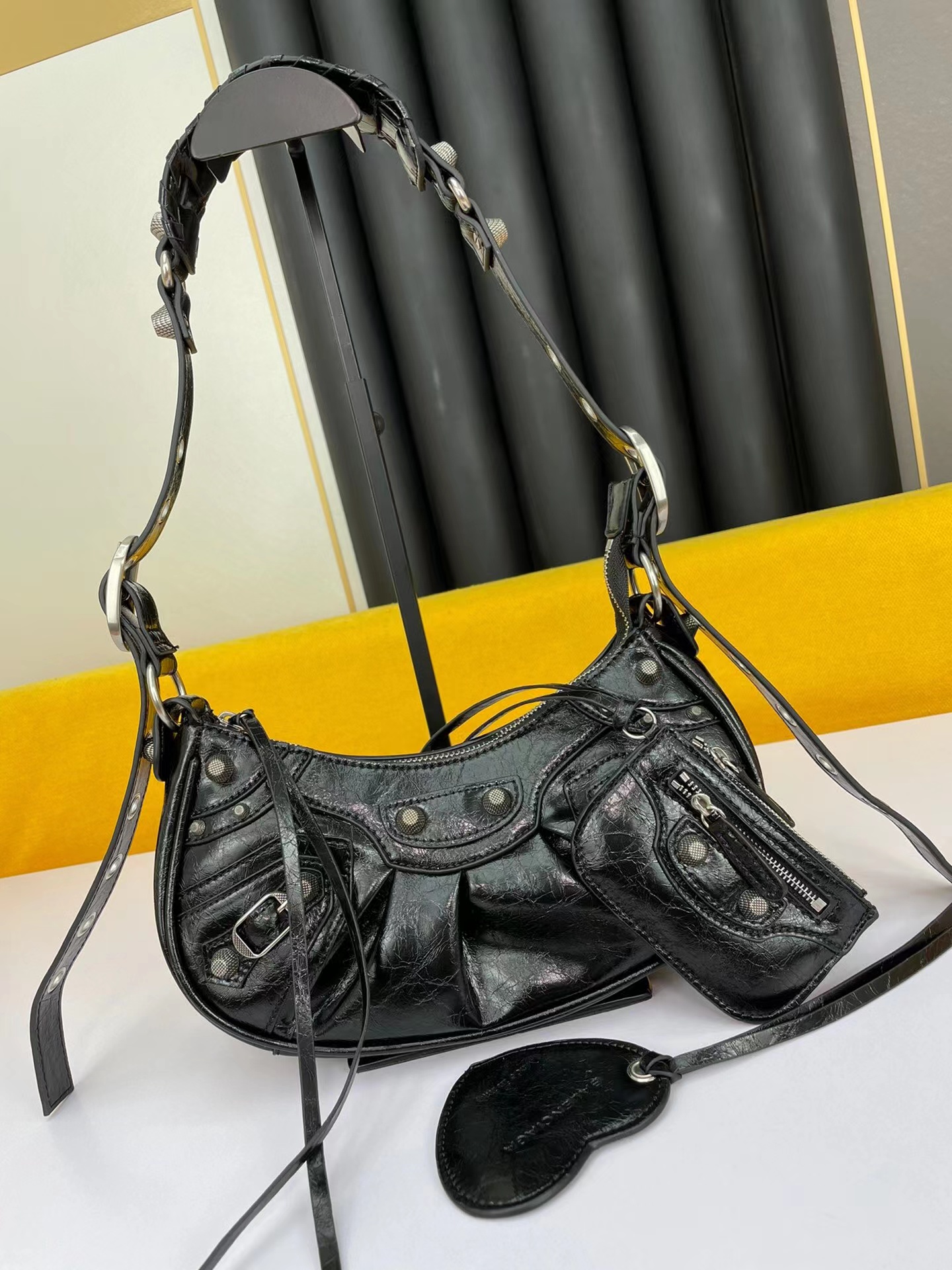 

Luxury Brand Rivet Real Leather Shoulder Bags Handbags New Female Bag For Women With Card Holder And Mirror 2334, White