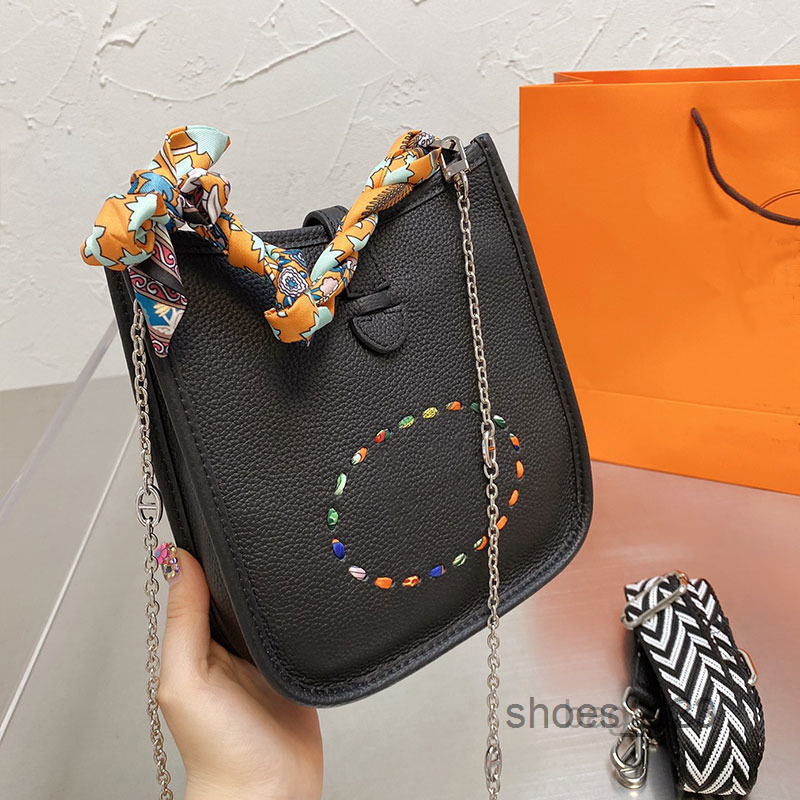 

Evening Silver Bags Chain Messenger Bag Women Quality Cow Leather Crossbody Handbag Wide Shoulder Starp Pouch Towel HandleMulti Pochette