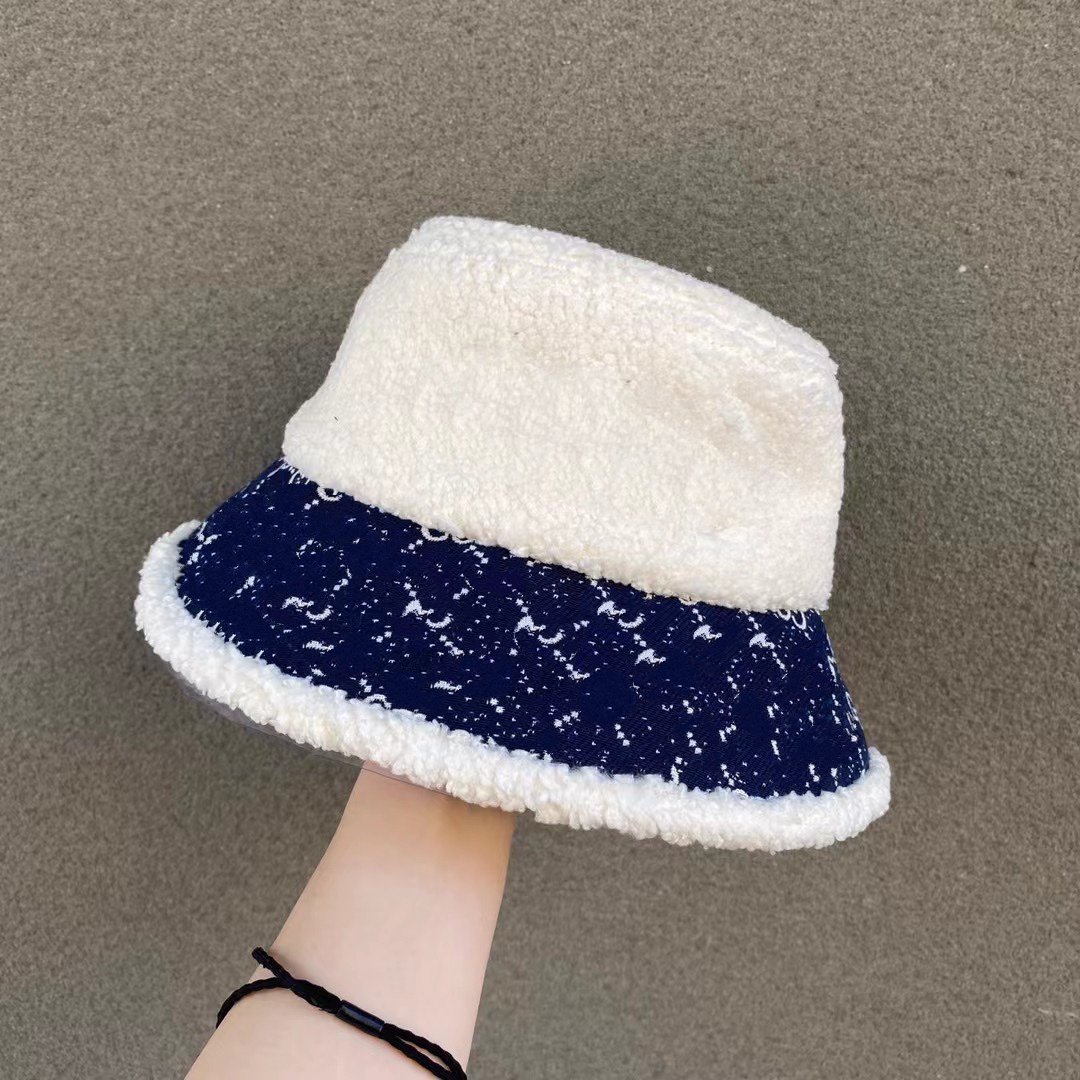 

Wholesale Winter Desingers Bucket Hat Luxurys Wide Brim Hats Letter Sunhats Fashion Trend Travel Buckethats High-Quality Garden fashion cap warm and thick caps, Pack