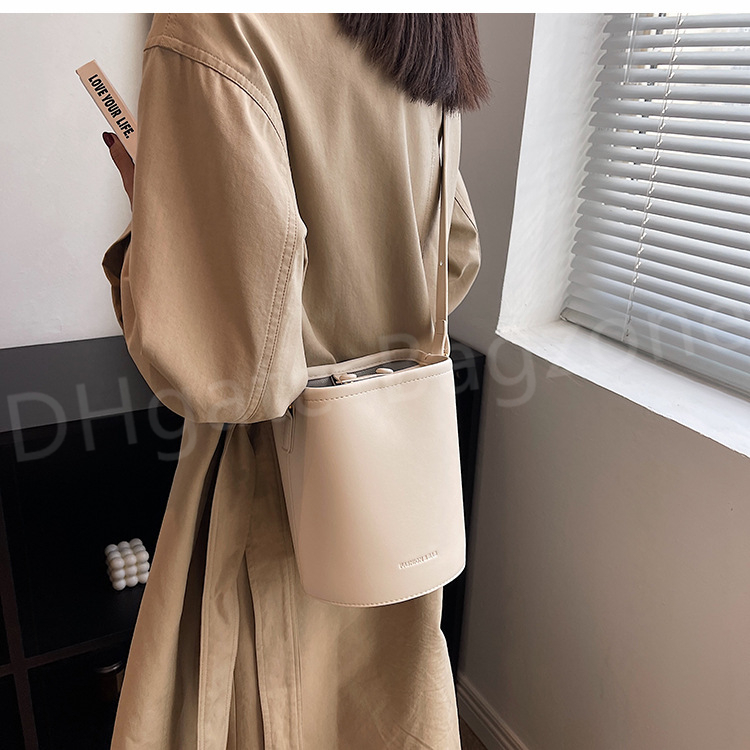 HBP sacs à bandoulière 2022 nouveau sac à main d'été pour femmes rétro Messenger Totes Explosion Style sac seau
