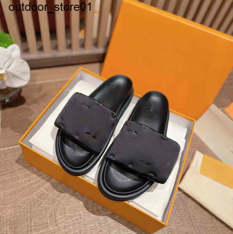 Pantoufles femmes Velcro Mules Slides Slippers Pool Oreiller Confort Louce de veau de la peau plate Fonctionnement Largeur du fond en caoutchouc