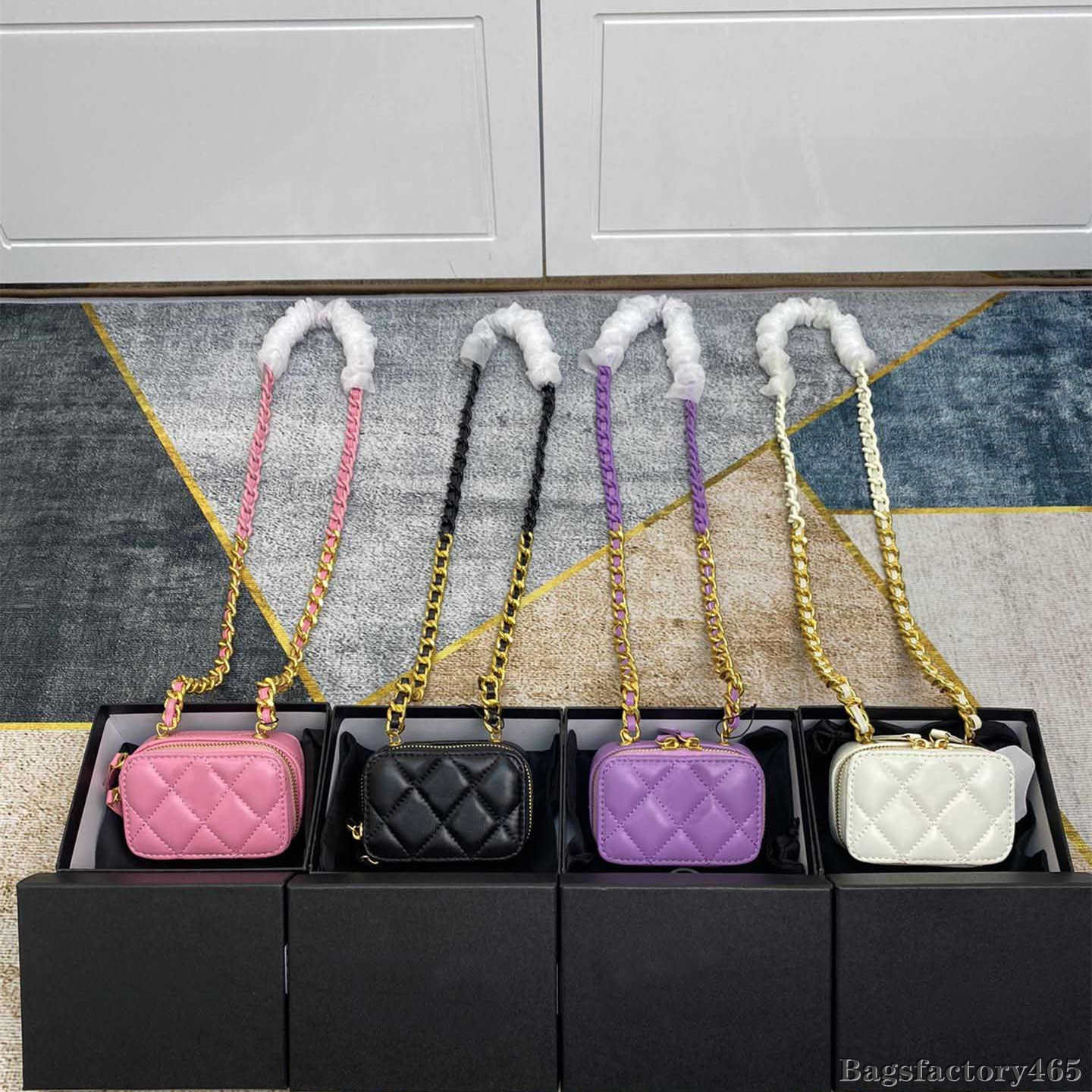 

Ladies 22S lambskin wear-resistant shoulder bags paint color matching chain matching hardware double row slider box bag very cute mini cosmetic bag 11CM, Pink